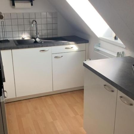 Zimmer In Wohnung Monteure Apartment Kuche Modern Enger ภายนอก รูปภาพ
