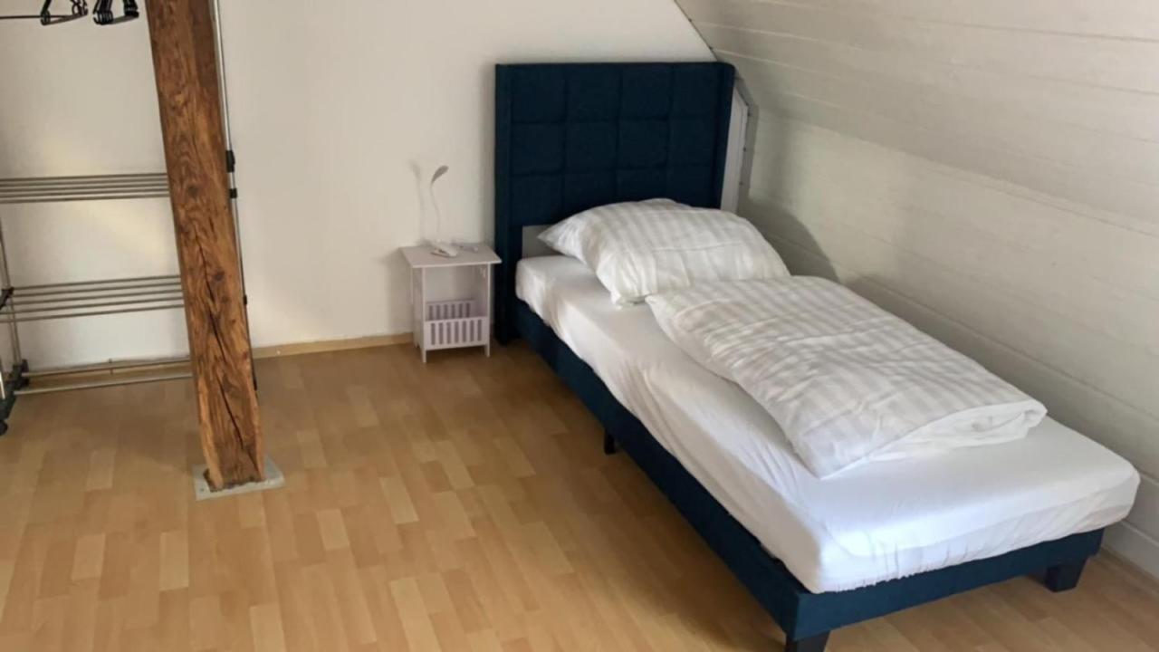 Zimmer In Wohnung Monteure Apartment Kuche Modern Enger ภายนอก รูปภาพ