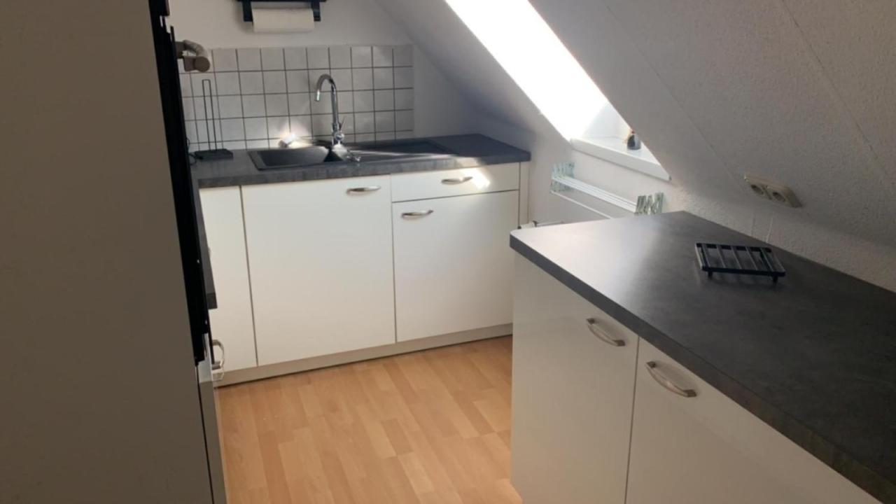 Zimmer In Wohnung Monteure Apartment Kuche Modern Enger ภายนอก รูปภาพ
